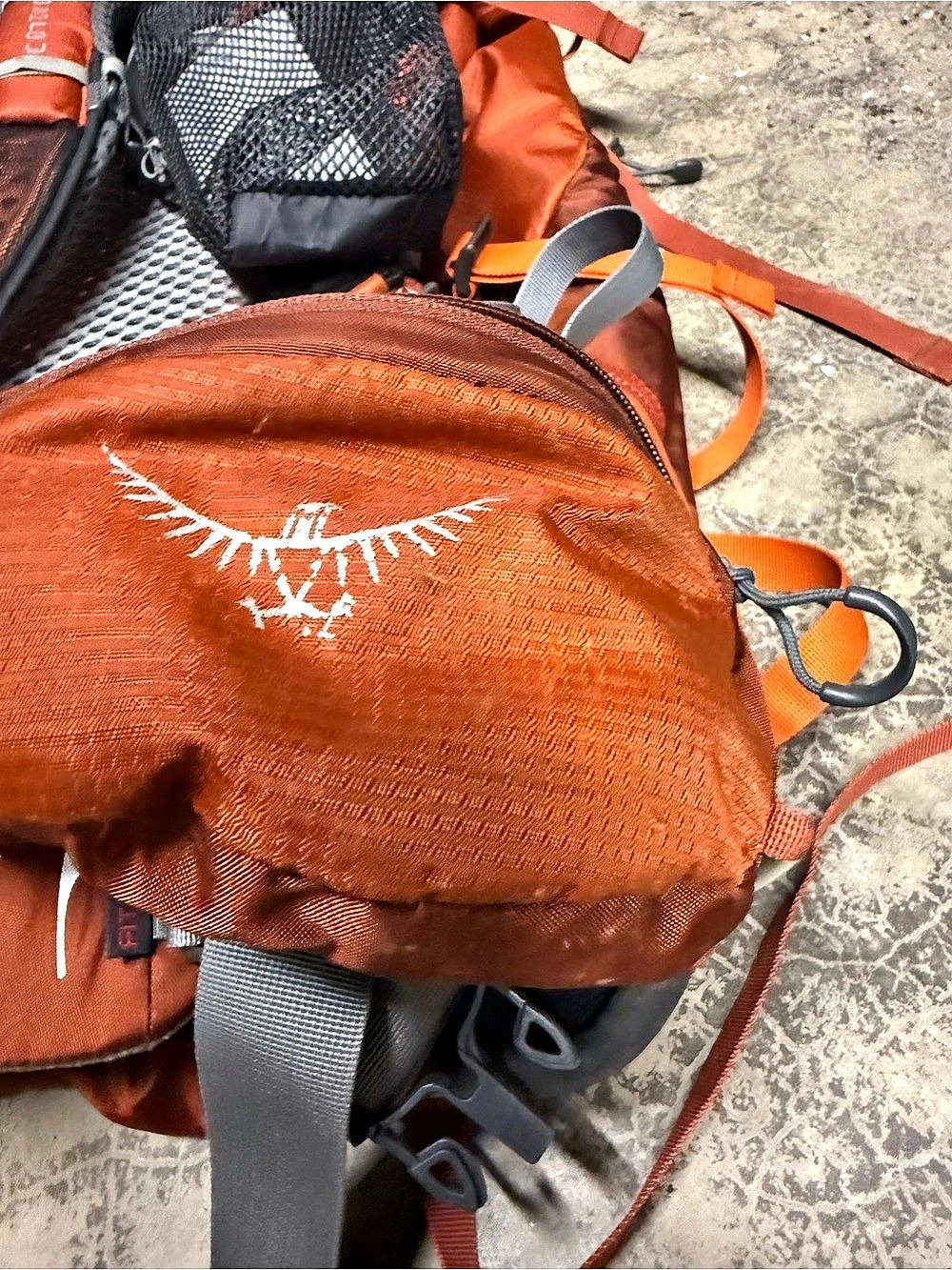Osprey Atmos 65 AG Technical Hiking Backpack Orange & Gray - Picture 3 of 3